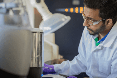 Publicação de pesquisa do Dr. Reddy sobre análise simultânea de imagem automatizada e espectroscopia Raman de pós em um nível de partícula individual